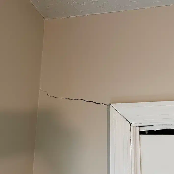 Horizontal Cracks in drywall