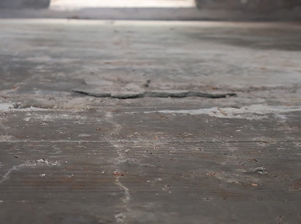 crack in basement floor