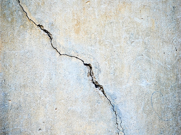 concrete wall crack