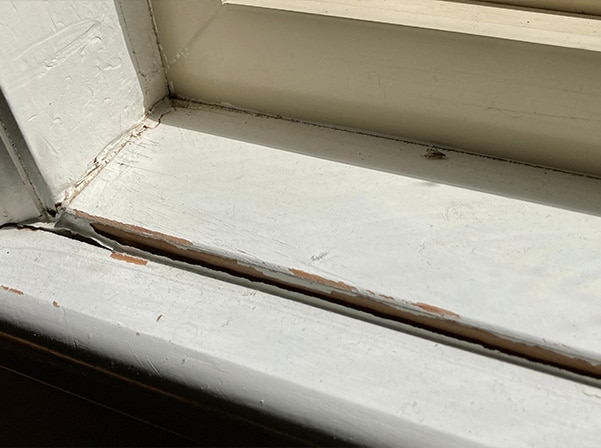gap in the window sill